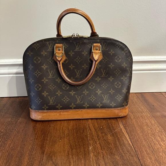 Louis Vuitton Alma - Picture 2 of 11
